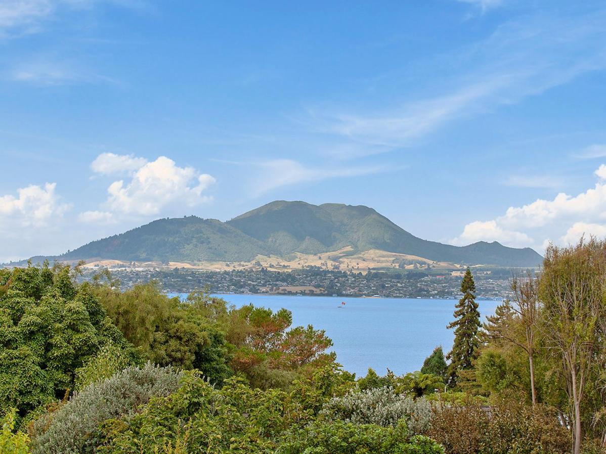 Lofty Lakeviews - Acacia Bay Holiday Home 타우포 호 외부 사진